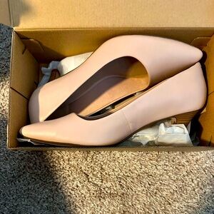 Clarks blush leather heels size 9